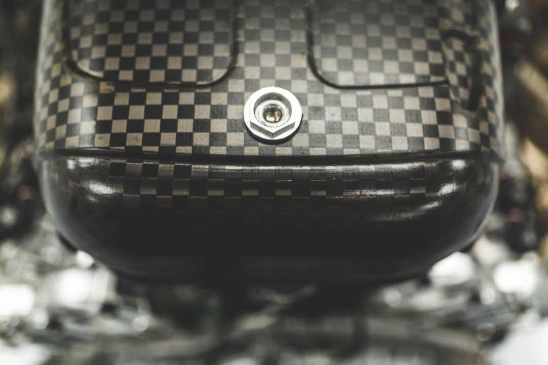 SMALL_Aston Martin Valkyrie Engine (6)